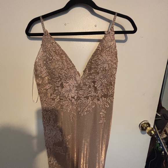 Elegant Beaded Lace Gown Camille La Vie Size 8 - Picture 3 of 8